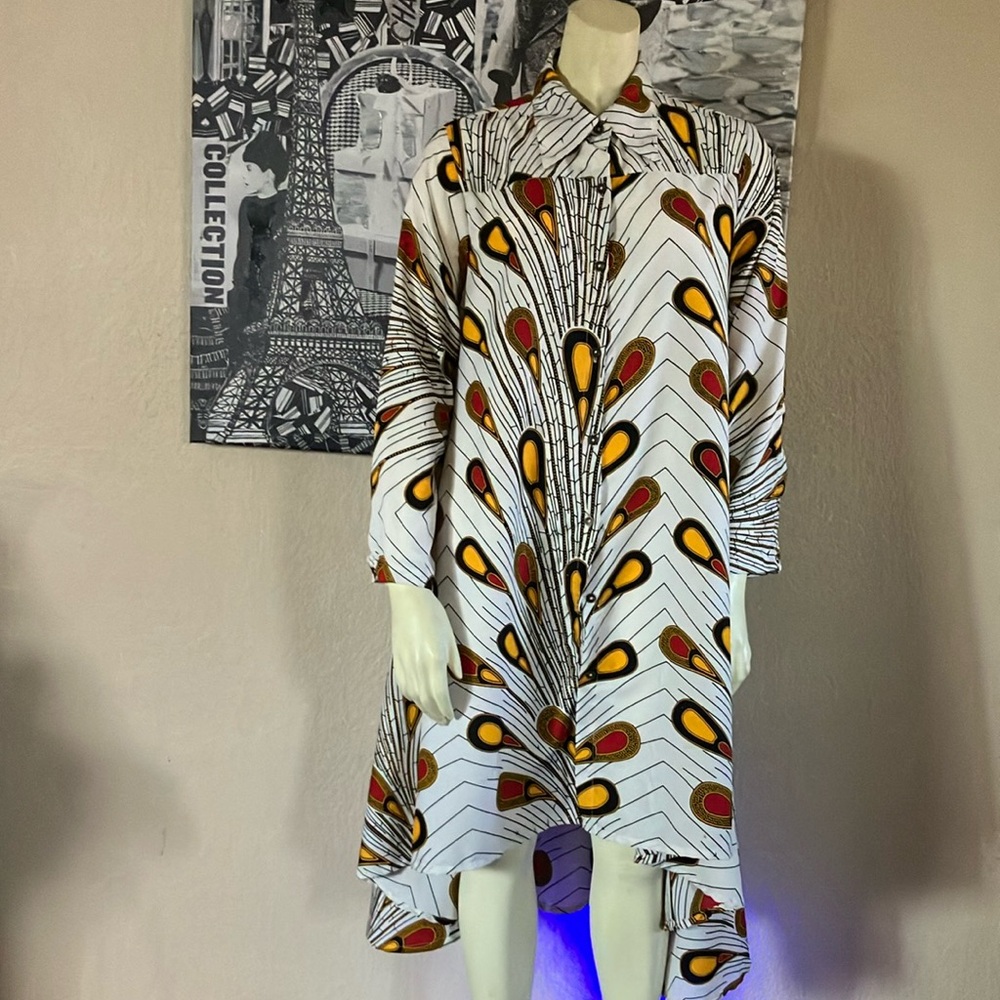 Beautiful bottom down dress. Size small fits like a medium/ large.